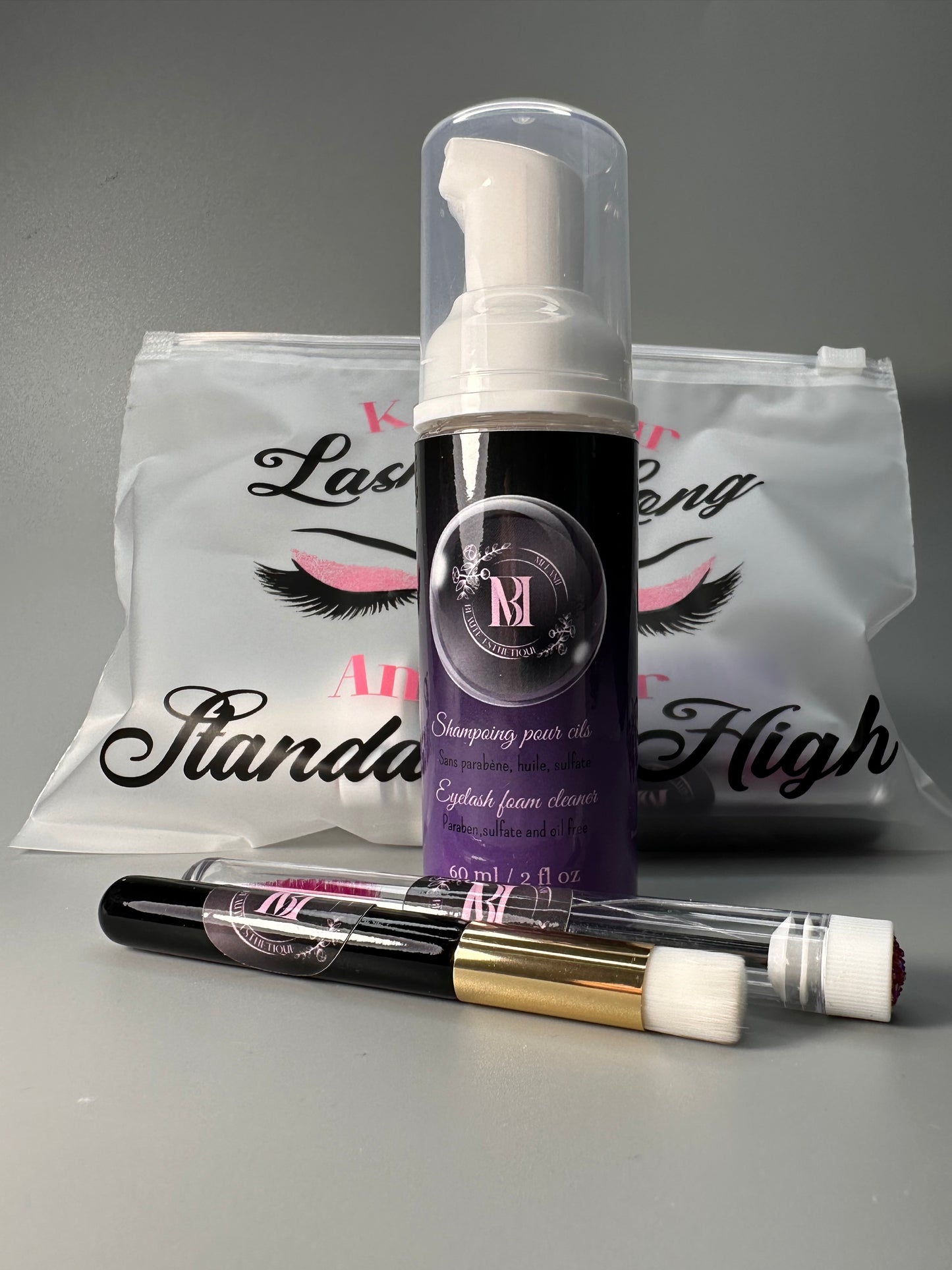 Shampoing à cils ensembles